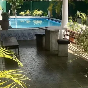  Guest house Kingz And Queenz -